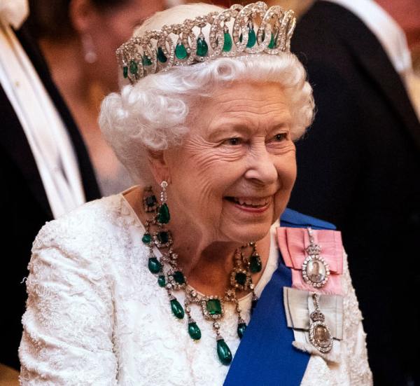 Queen Elizabeth looking beautiful in crown